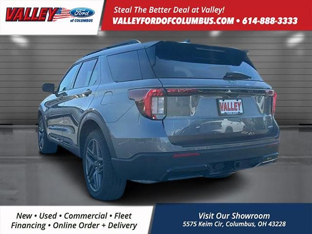 2025 Ford Explorer ST-Line photo 2