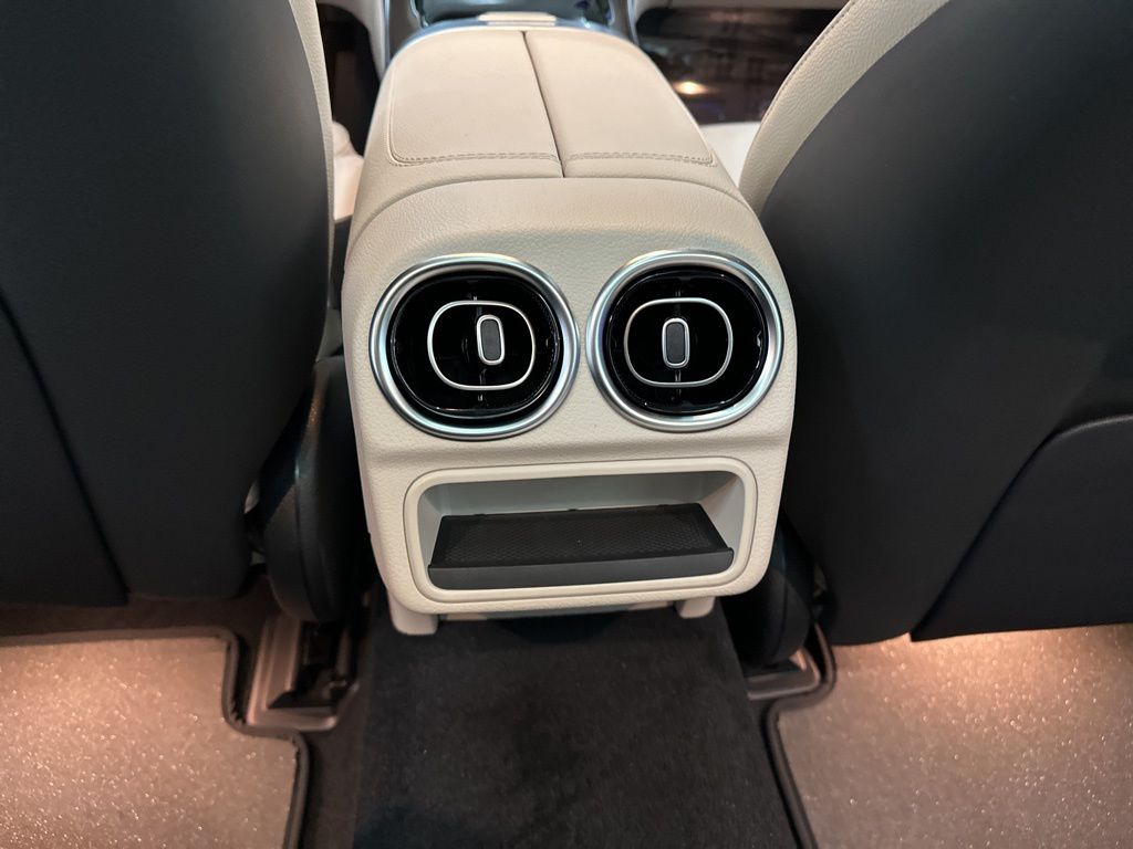 2025 Mercedes Benz C 300 photo 20