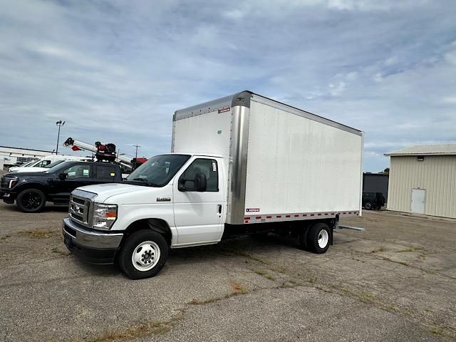 2024 Ford E-450 Cutaway photo 2