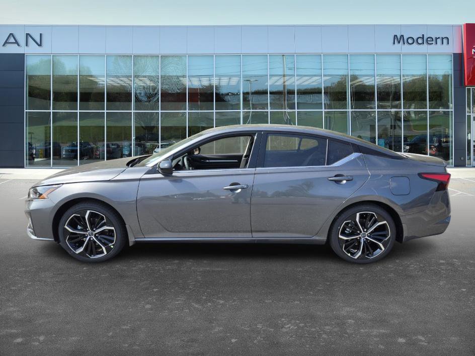 2025 Nissan Altima SR photo 8