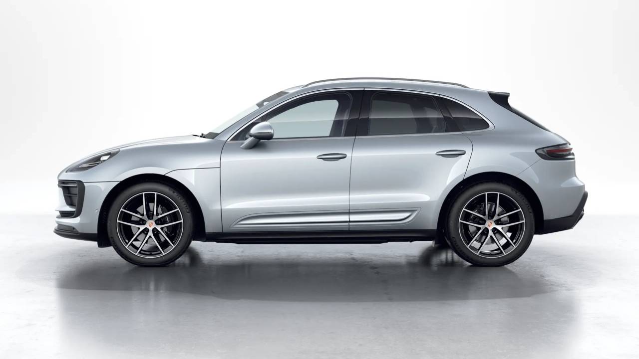 2026 Porsche Macan T photo 2