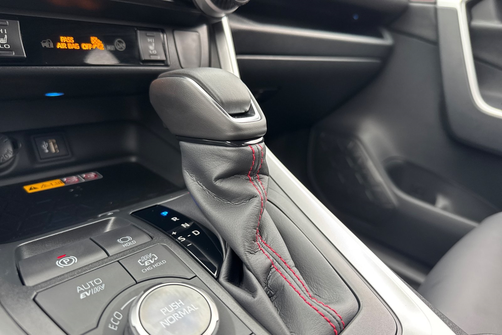 2025 Toyota RAV4 Hybrid XSE photo 22