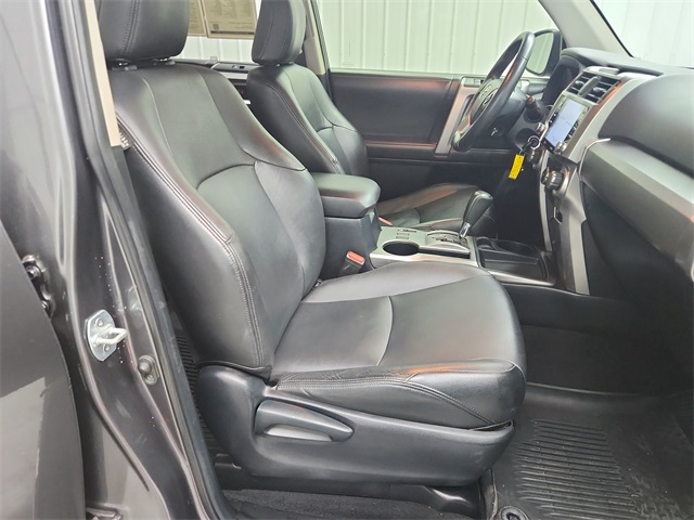 2020 Toyota 4Runner SR5 photo 32