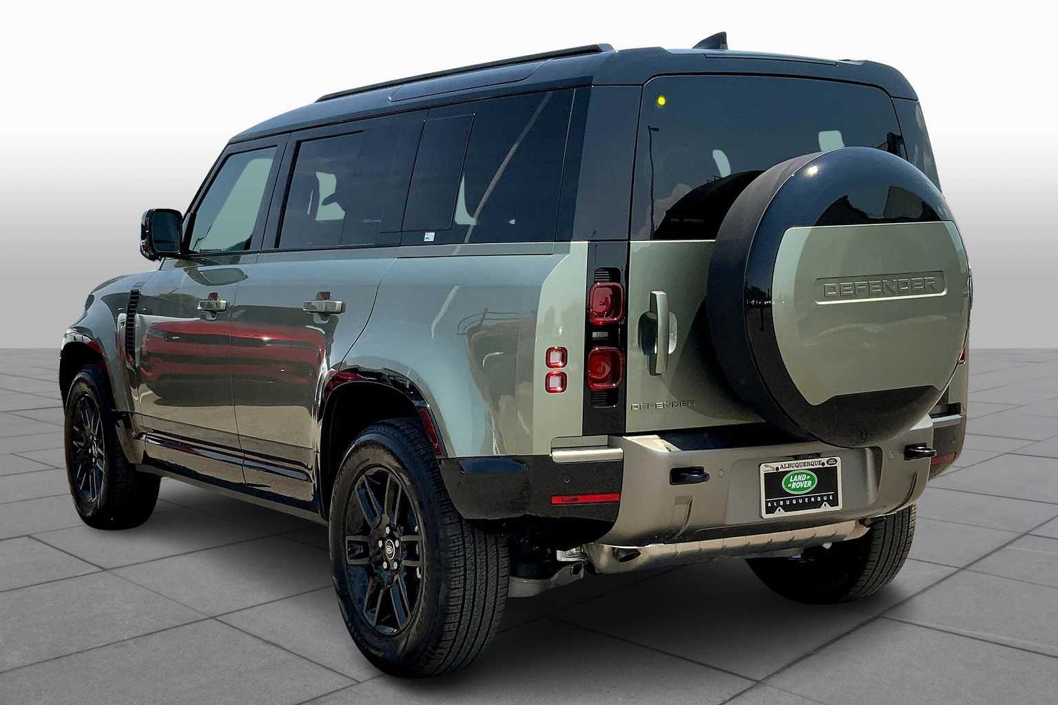 2025 Land Rover Defender X-Dynamic SE photo 12