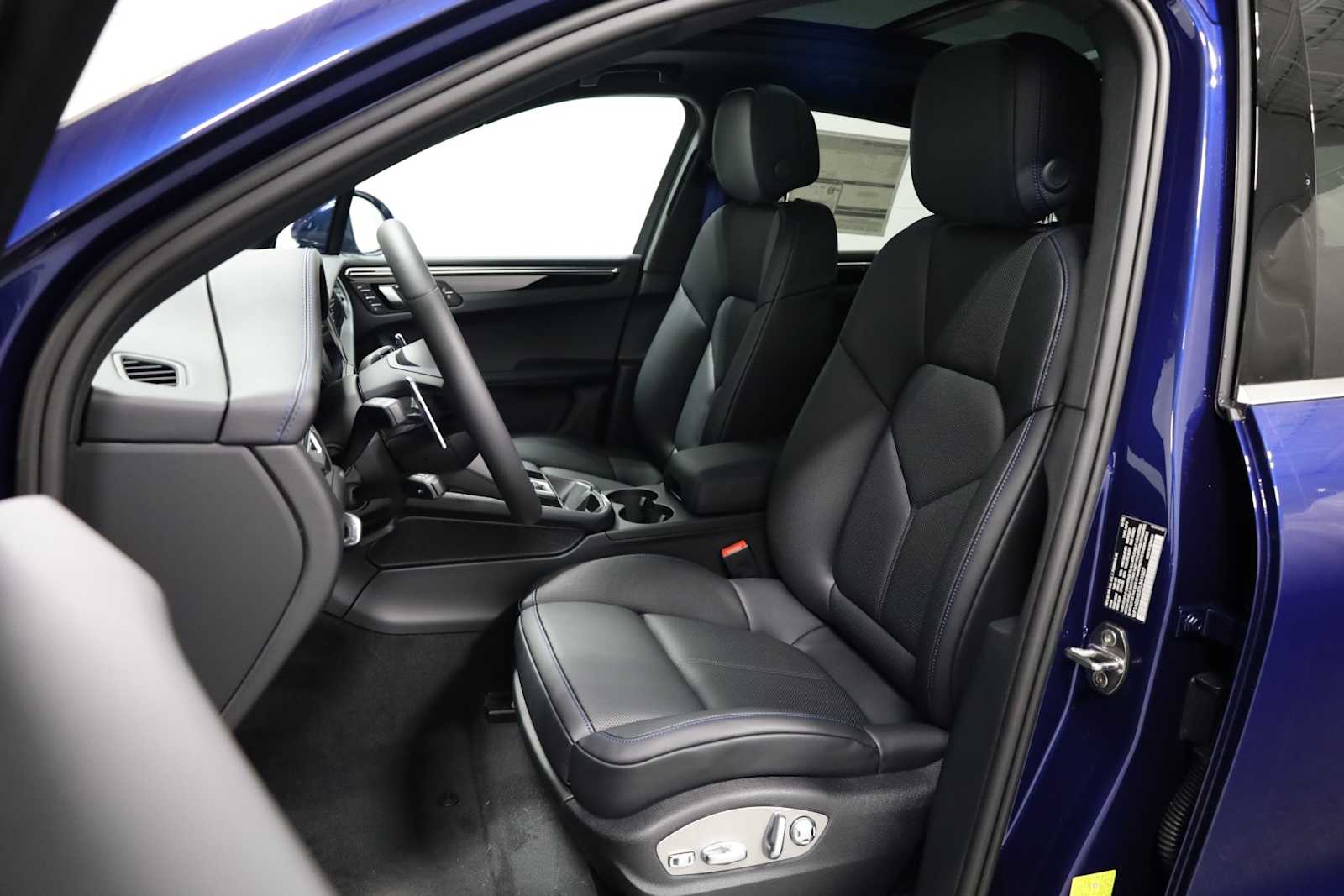 2026 Porsche Macan S photo 4