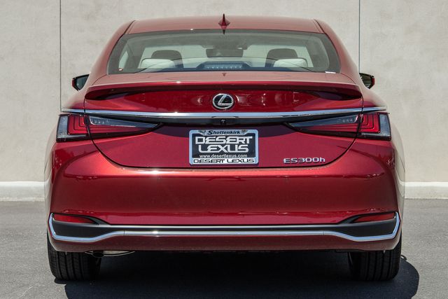 2025 Lexus ES 300h photo 4