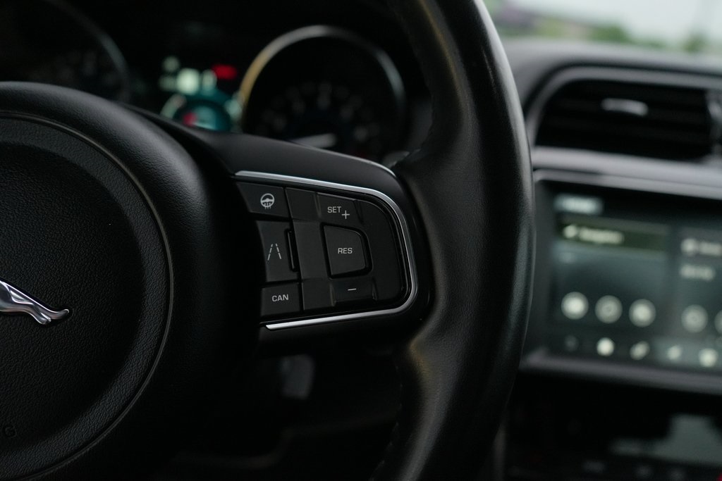 2020 Jaguar F-PACE Premium photo 22