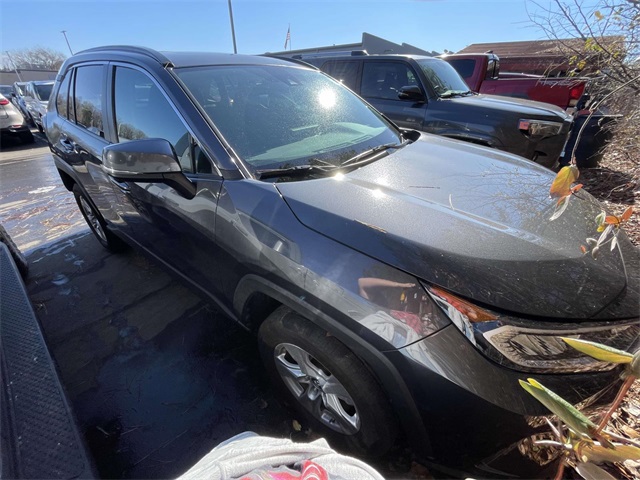 2019 Toyota RAV4 XLE's photo