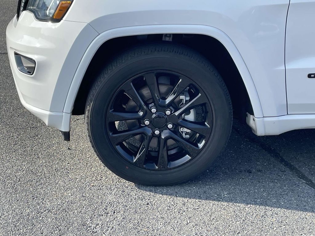 2021 Jeep Grand Cherokee Laredo X photo 4