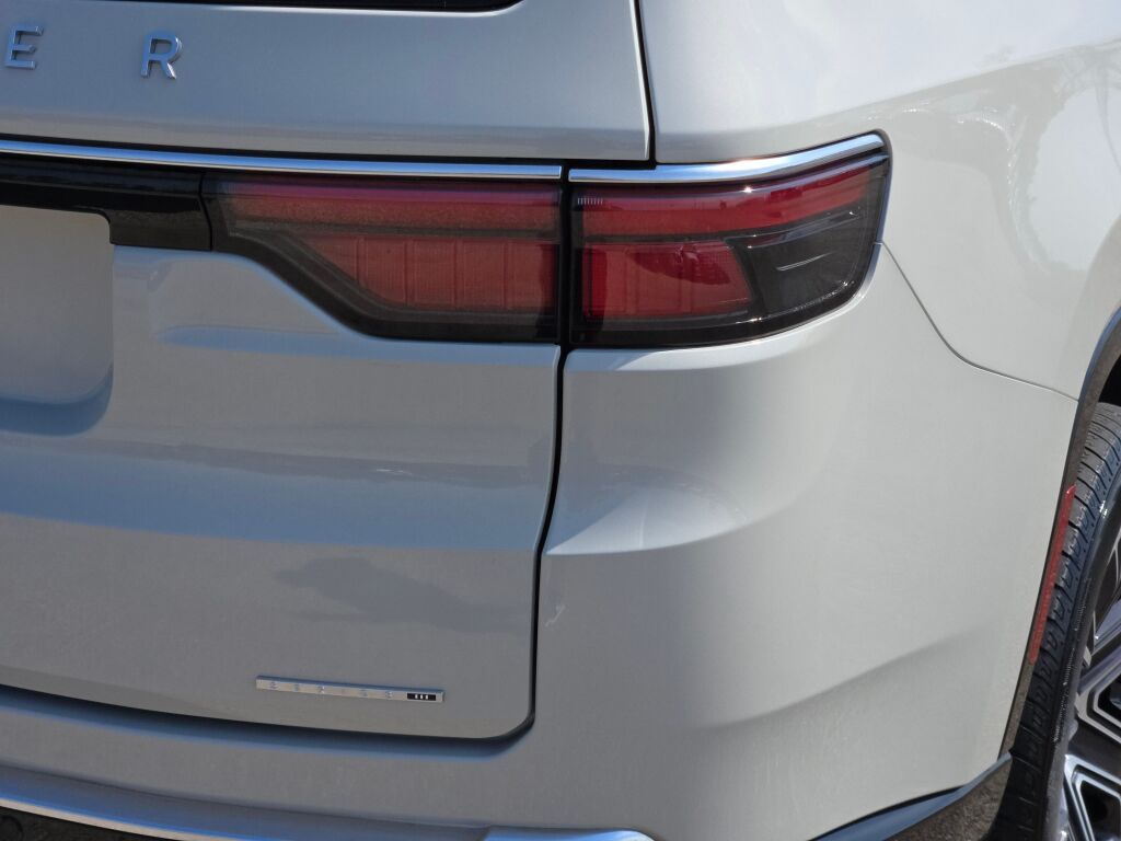 2022 Jeep Wagoneer Series III photo 14