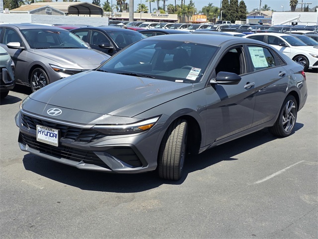 2025 Hyundai Elantra Hybrid SEL Sport photo 3