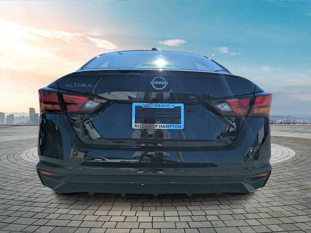 2025 Nissan Altima S photo 4