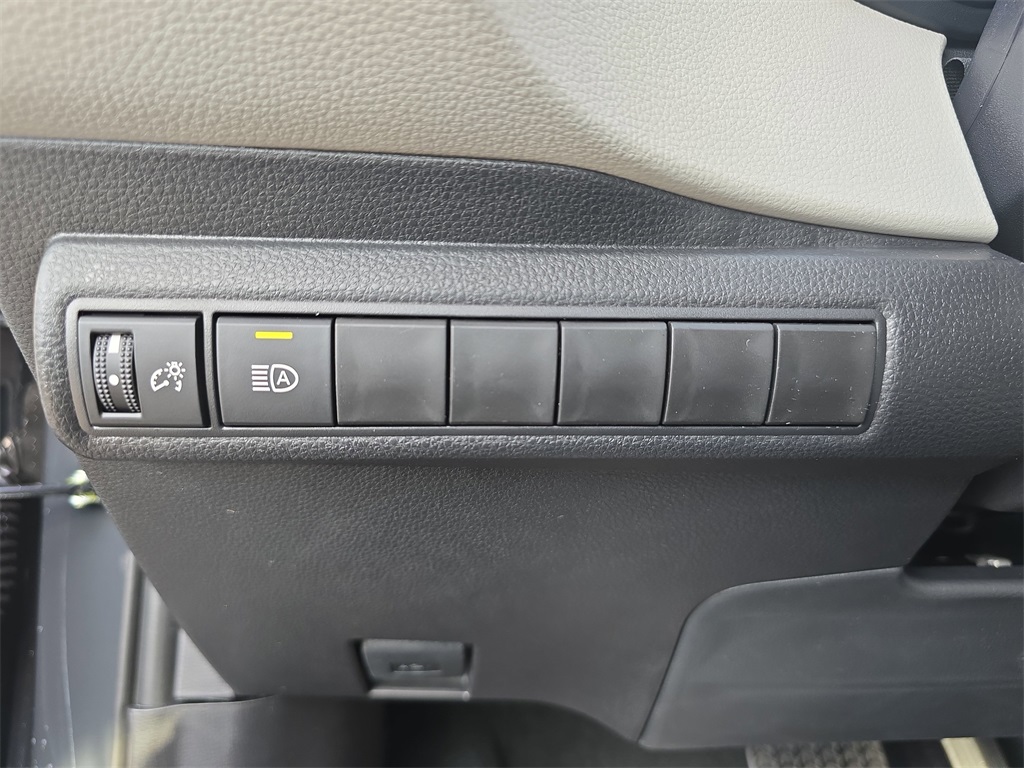 2025 Toyota Corolla LE photo 24