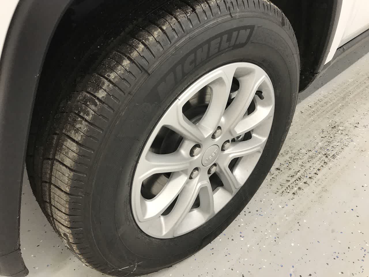 2022 Jeep Cherokee Laredo photo 2