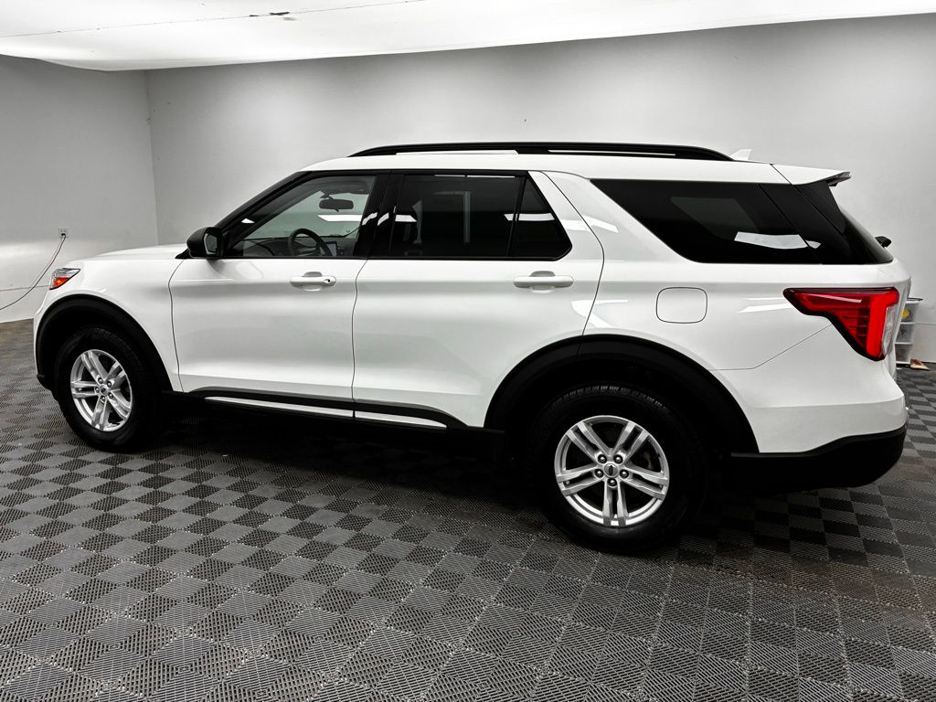 2023 Ford Explorer XLT photo 13