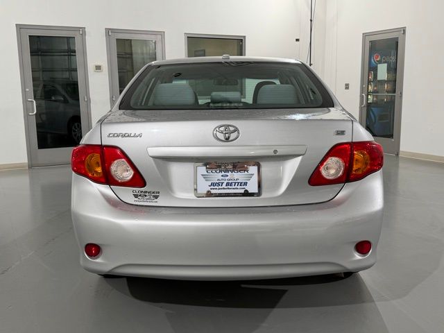 2010 Toyota Corolla LE photo 4