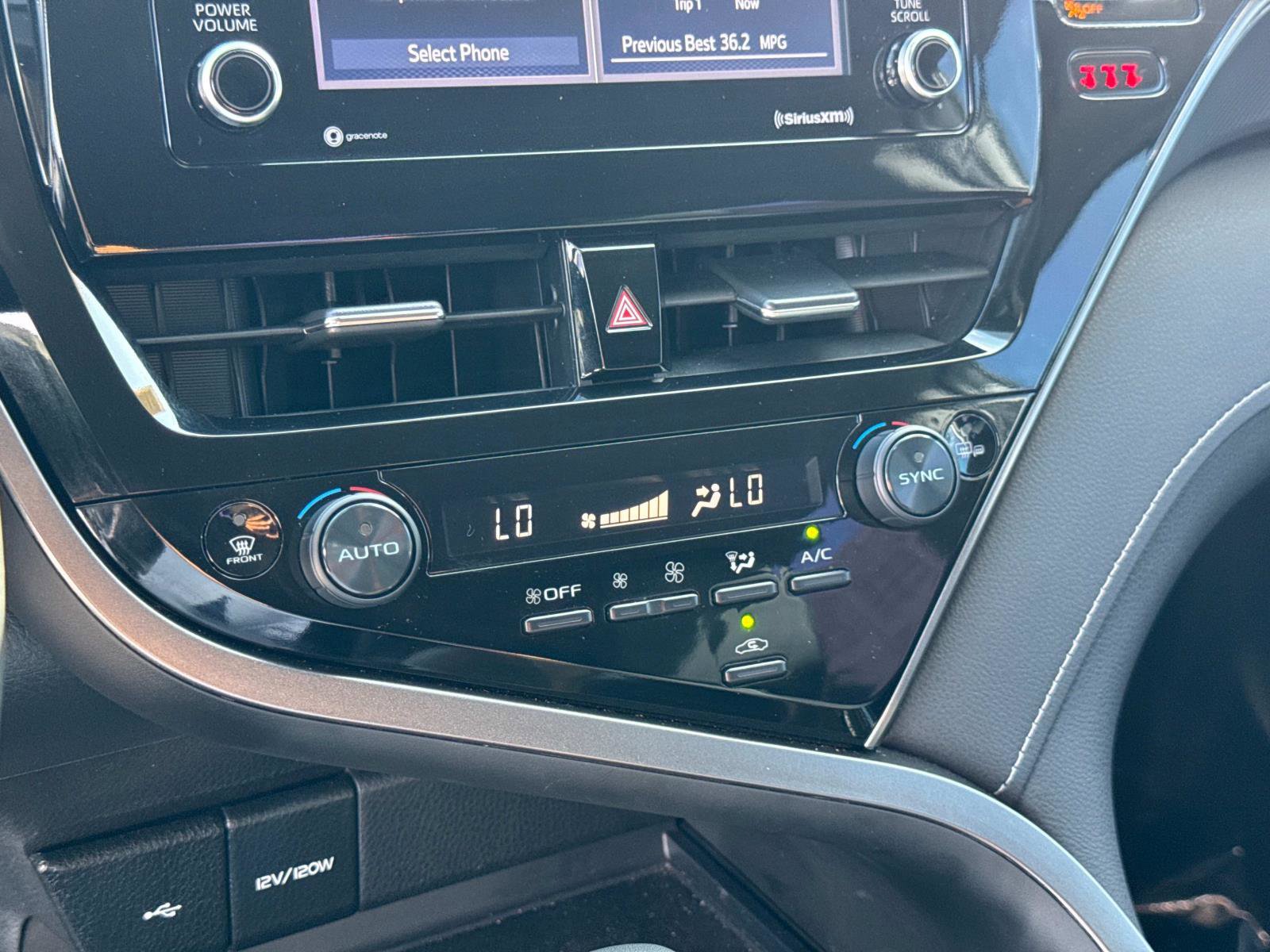 2022 Toyota Camry SE photo 22