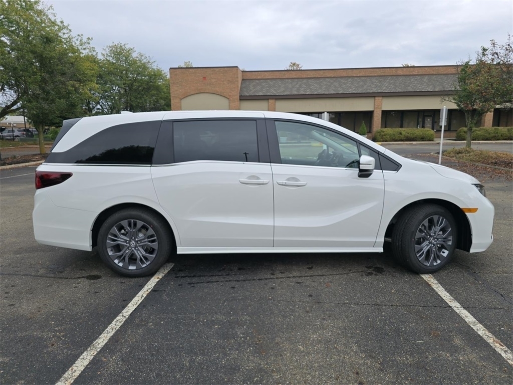 2026 Honda Odyssey Touring photo 17