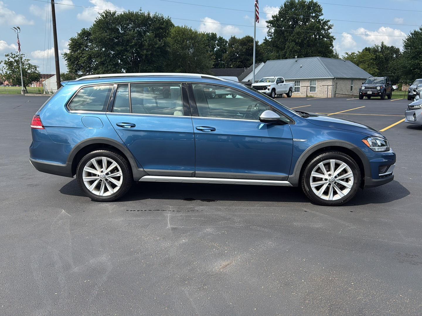 2019 Volkswagen Golf Alltrack S photo 4