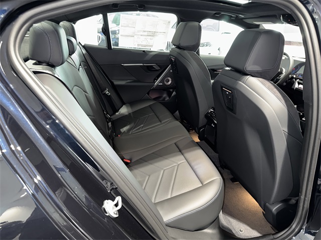 2026 Bmw 550e xDrive photo 11