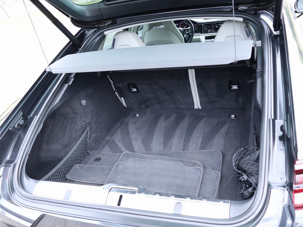 2018 Porsche Panamera Base 4 photo 16