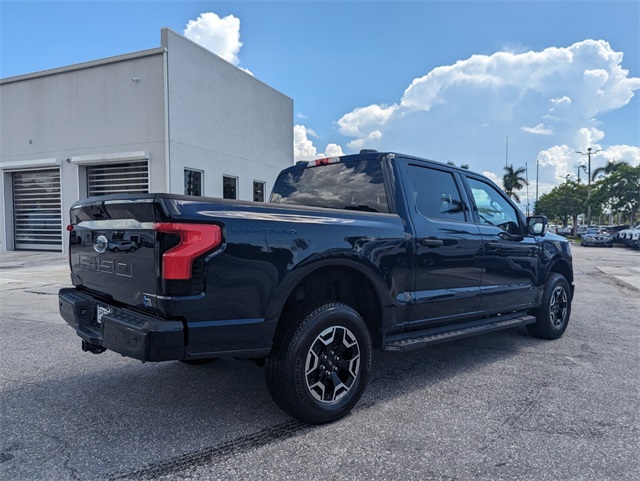 2023 Ford F-150 Lightning XLT photo 12