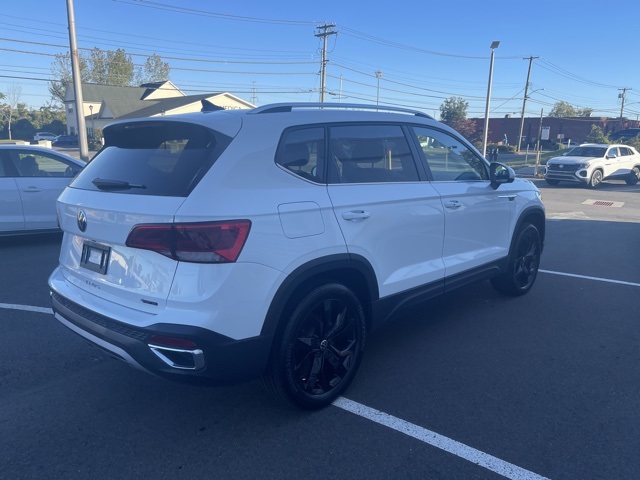 2023 Volkswagen Taos SE photo 4