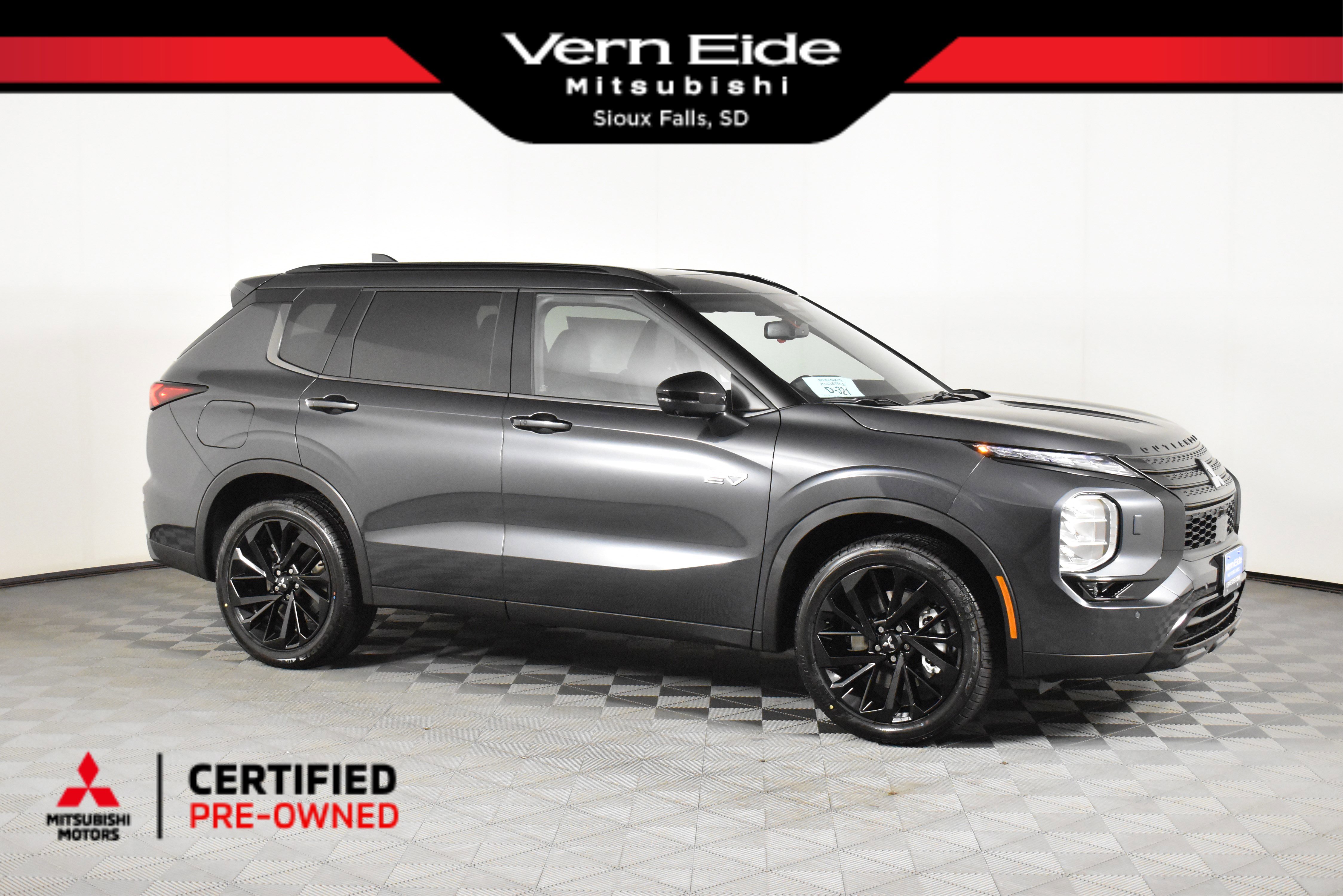 2025 Mitsubishi Outlander Plug-in Hybrid SEL Black Edition's photo