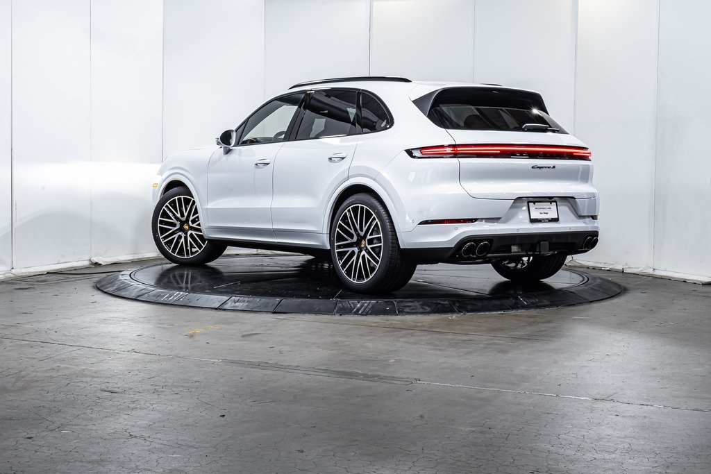2025 Porsche Cayenne S photo 2