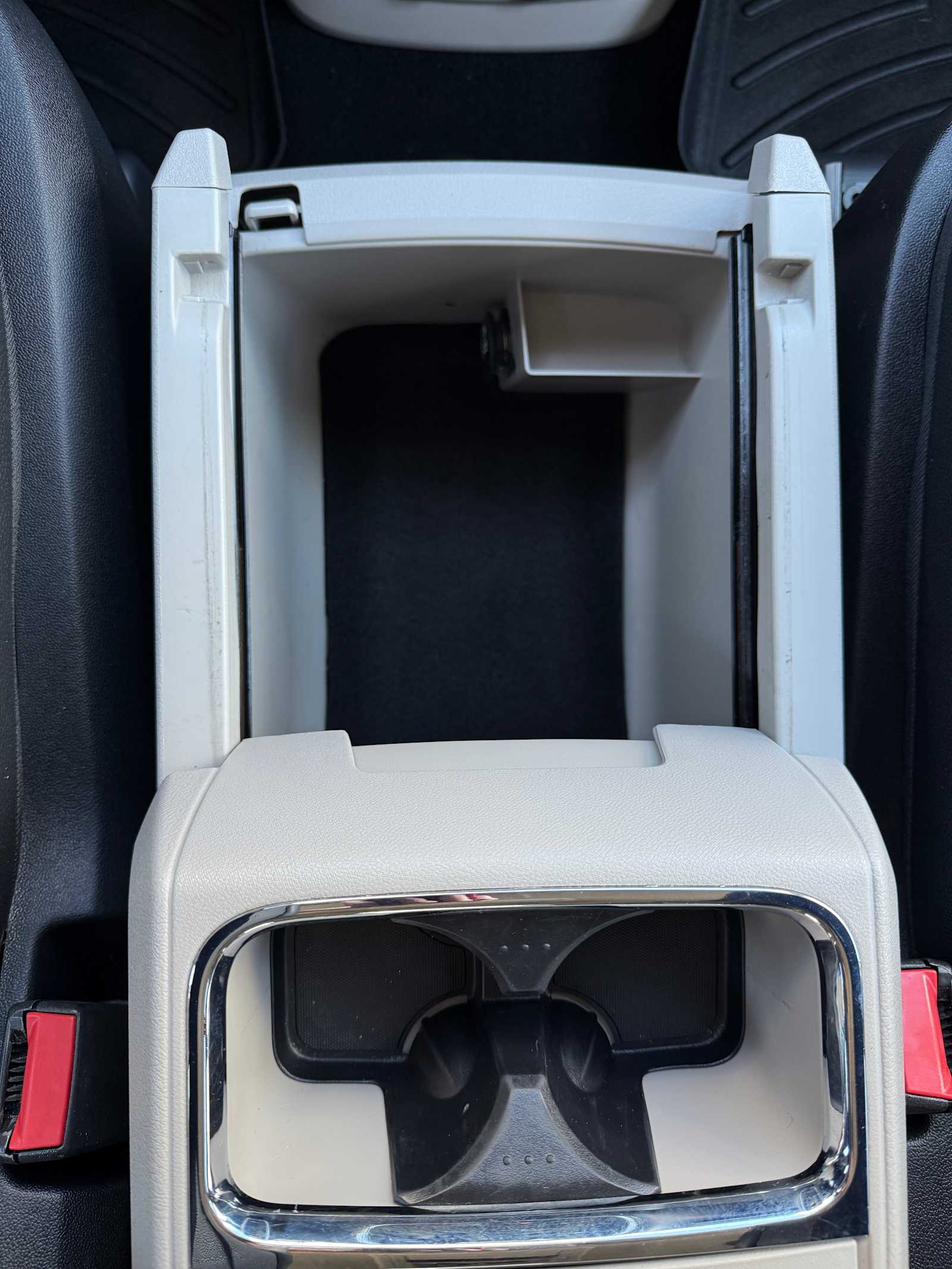 2016 Chrysler Town & Country Touring photo 29