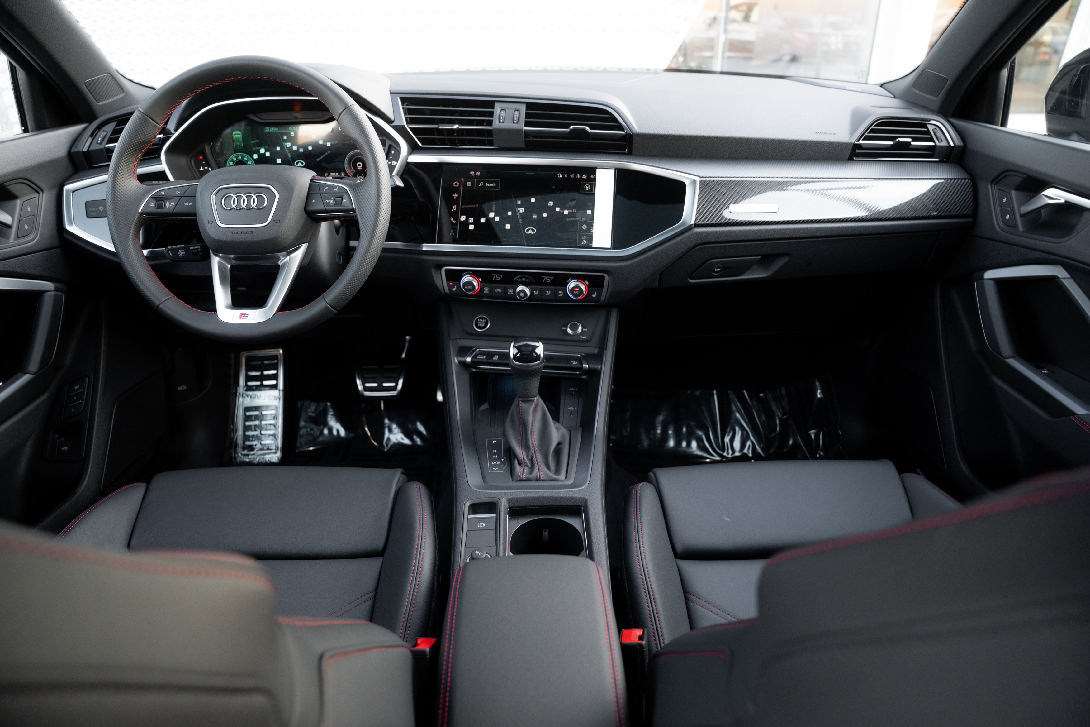 2025 Audi Q3 S line Premium Plus photo 4