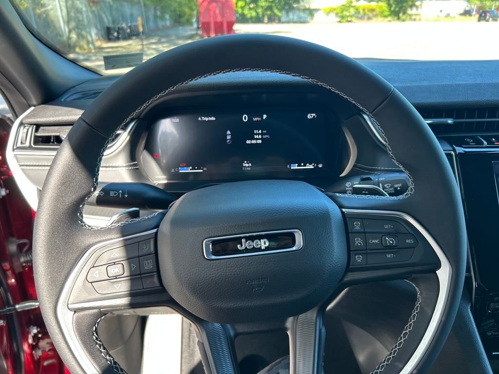 2025 Jeep Grand Cherokee Laredo X photo 12