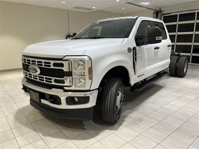 2026 Ford F-350 Super Duty Chassis Cab XL's photo