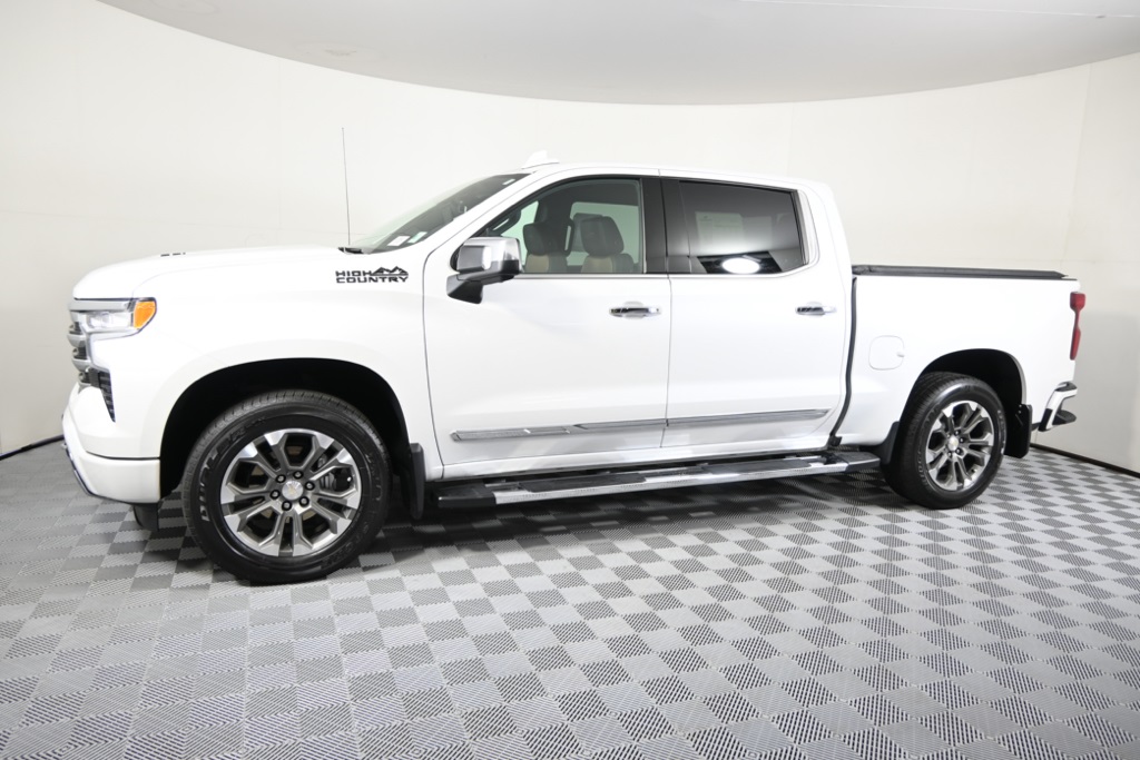 2023 Chevrolet Silverado 1500 High Country photo 2