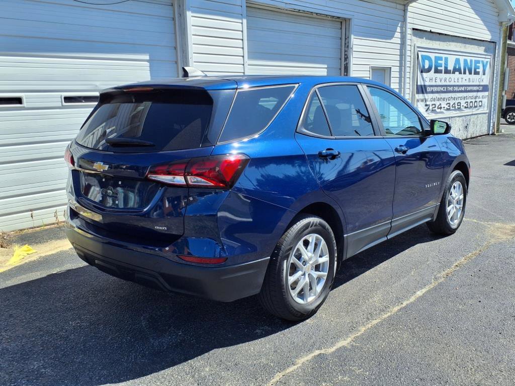 2023 Chevrolet Equinox LS photo 3