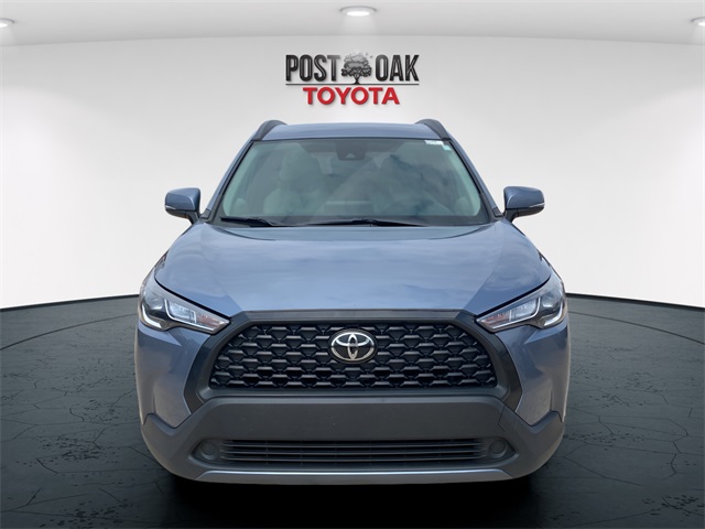 2022 Toyota Corolla Cross LE photo 3
