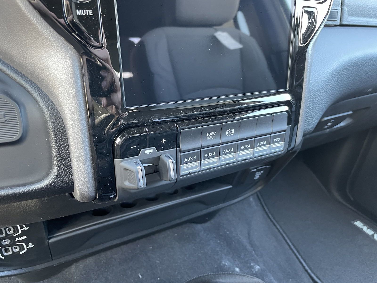 New 2024 Bright White Clearcoat Ram SLT image 34