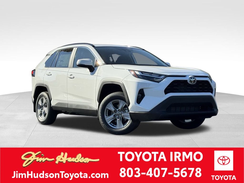 2025 Toyota RAV4 XLE's photo