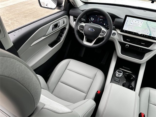 2025 Ford Explorer photo 15