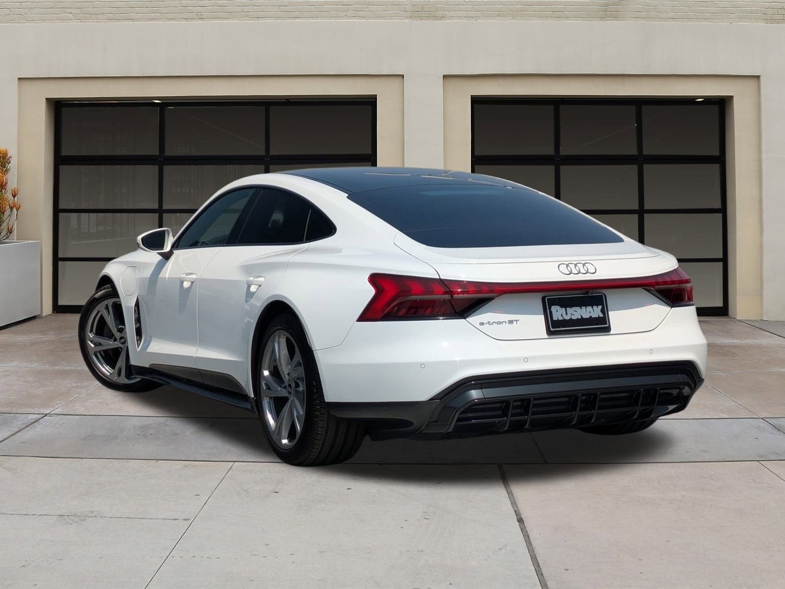 2022 Audi e-tron GT Premium Plus photo 2