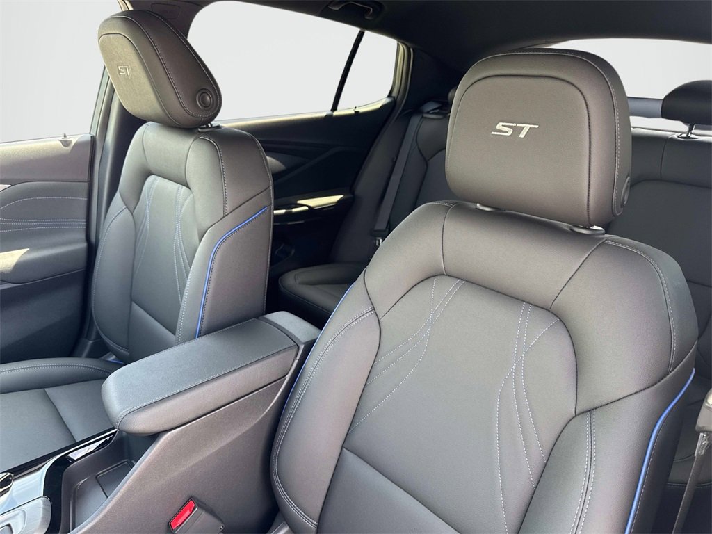 2026 Buick Envista ST photo 13
