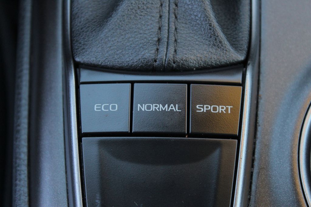 2022 Toyota Camry SE photo 23