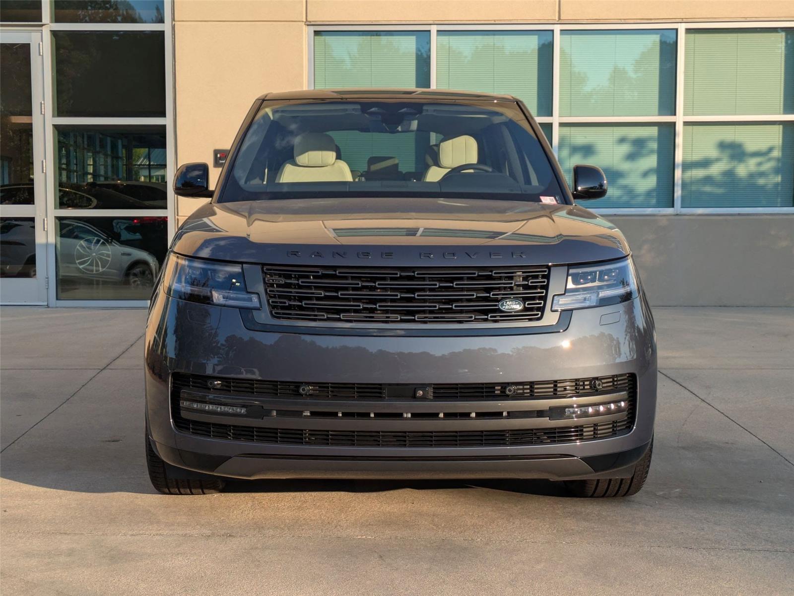 2025 Land Rover Range Rover SE photo 2