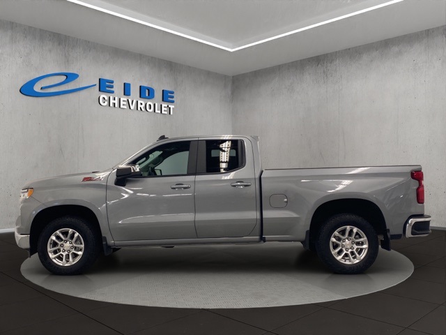 2024 Chevrolet Silverado 1500 LT photo 2