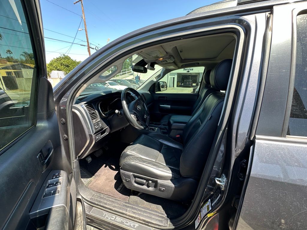 2021 Toyota Sequoia TRD Sport photo 4