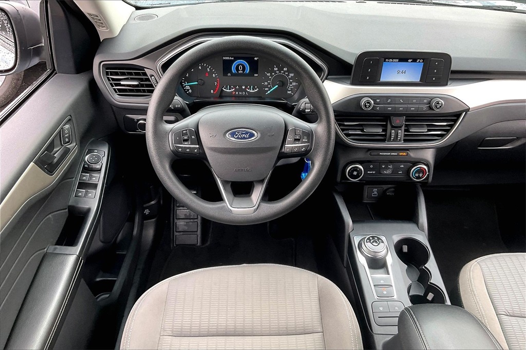 2022 Ford Escape S photo 2