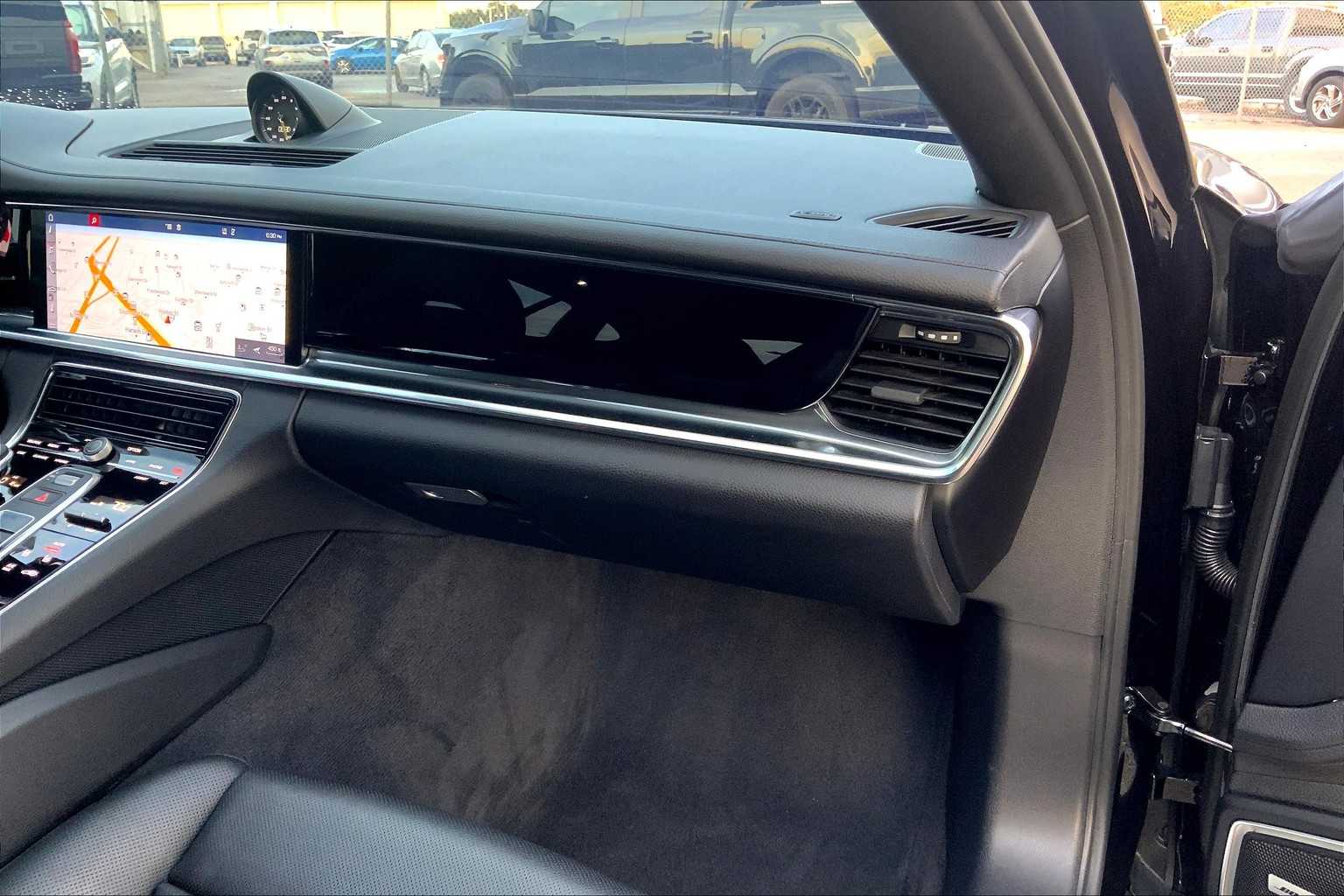 2020 Porsche Panamera 4 E-Hybrid photo 16