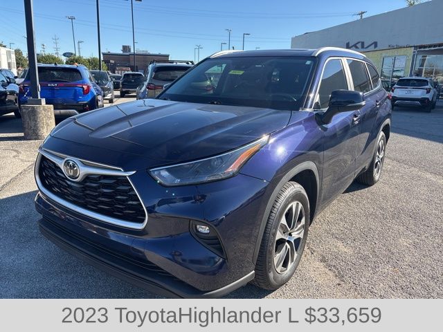 2023 Toyota Highlander L photo 3