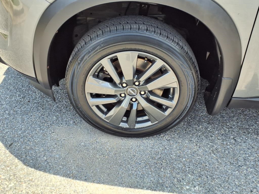 2023 Nissan Pathfinder SV photo 11