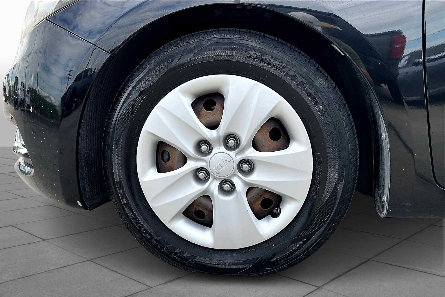 2015 Kia Forte LX photo 9